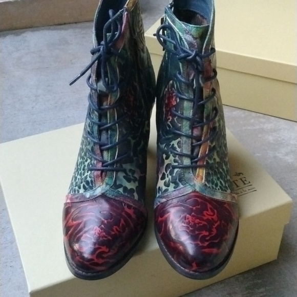 NWT L'Artiste hand painted leather bootie. FAIRYCORE STEAMPUNK ROMANTIC size 9 - Picture 4 of 13